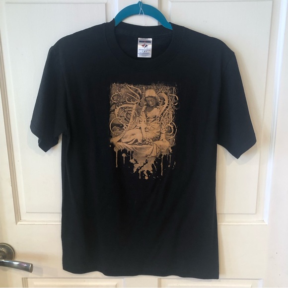 Small boxy tee shirt tshirt mausoleum Angel statue print - Picture 1 of 3